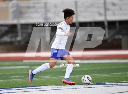 Thumbnail 2 in Lee [Robert E.] vs Tivy (New Braunfels Tournament) photogallery.