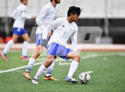 Thumbnail 1 in Lee [Robert E.] vs Tivy (New Braunfels Tournament) photogallery.