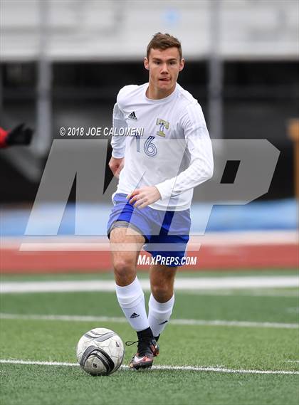 Thumbnail 1 in Lee [Robert E.] vs Tivy (New Braunfels Tournament) photogallery.