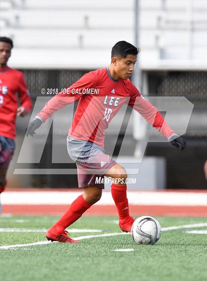 Thumbnail 3 in Lee [Robert E.] vs Tivy (New Braunfels Tournament) photogallery.