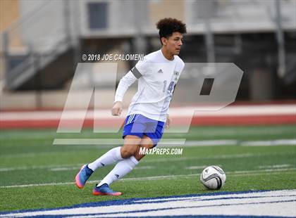 Thumbnail 1 in Lee [Robert E.] vs Tivy (New Braunfels Tournament) photogallery.