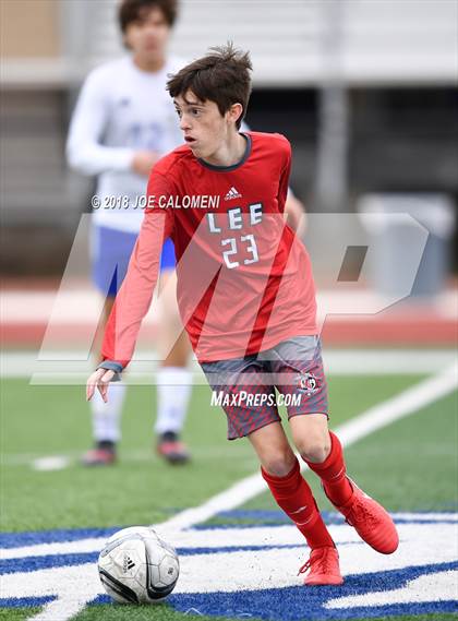 Thumbnail 1 in Lee [Robert E.] vs Tivy (New Braunfels Tournament) photogallery.