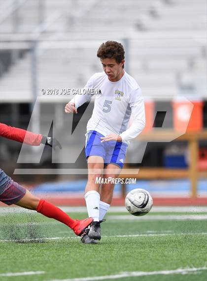 Thumbnail 1 in Lee [Robert E.] vs Tivy (New Braunfels Tournament) photogallery.