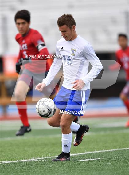 Thumbnail 3 in Lee [Robert E.] vs Tivy (New Braunfels Tournament) photogallery.