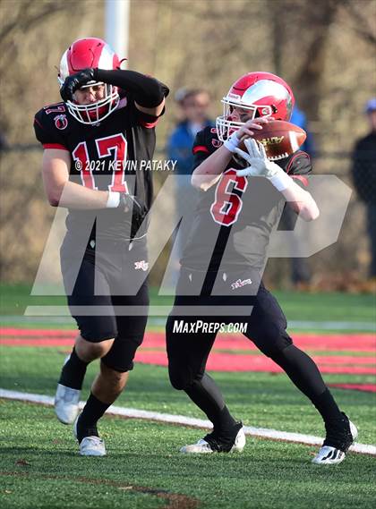 Thumbnail 2 in Darien @ New Canaan (CIAC Class LL Semifinal) photogallery.