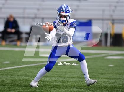 Thumbnail 2 in Darien @ New Canaan (CIAC Class LL Semifinal) photogallery.