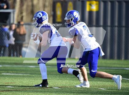 Thumbnail 2 in Darien @ New Canaan (CIAC Class LL Semifinal) photogallery.