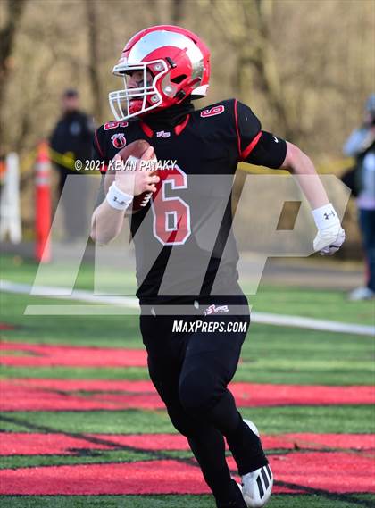 Thumbnail 2 in Darien @ New Canaan (CIAC Class LL Semifinal) photogallery.