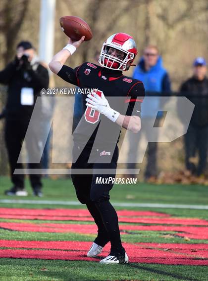 Thumbnail 1 in Darien @ New Canaan (CIAC Class LL Semifinal) photogallery.