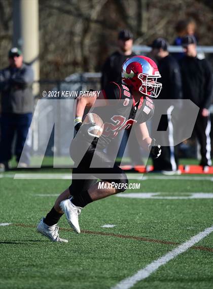 Thumbnail 3 in Darien @ New Canaan (CIAC Class LL Semifinal) photogallery.