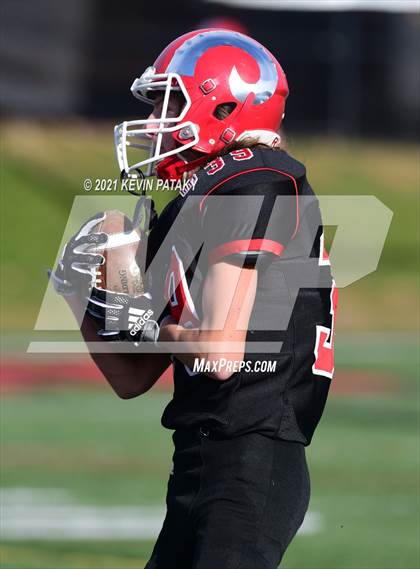 Thumbnail 3 in Darien @ New Canaan (CIAC Class LL Semifinal) photogallery.