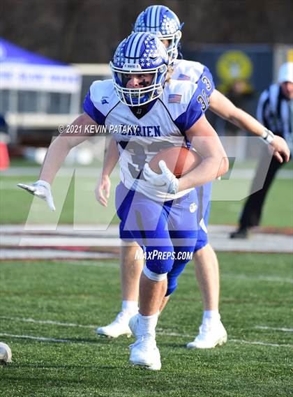 Thumbnail 2 in Darien @ New Canaan (CIAC Class LL Semifinal) photogallery.