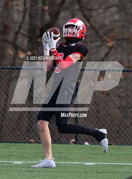 Thumbnail 3 in Darien @ New Canaan (CIAC Class LL Semifinal) photogallery.