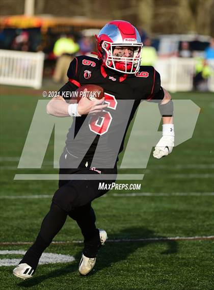 Thumbnail 2 in Darien @ New Canaan (CIAC Class LL Semifinal) photogallery.