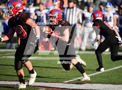 Thumbnail 2 in Darien @ New Canaan (CIAC Class LL Semifinal) photogallery.