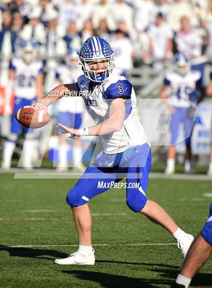 Thumbnail 1 in Darien @ New Canaan (CIAC Class LL Semifinal) photogallery.