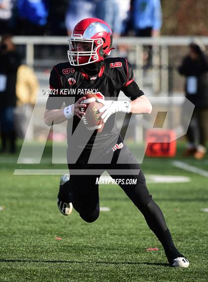 Thumbnail 2 in Darien @ New Canaan (CIAC Class LL Semifinal) photogallery.