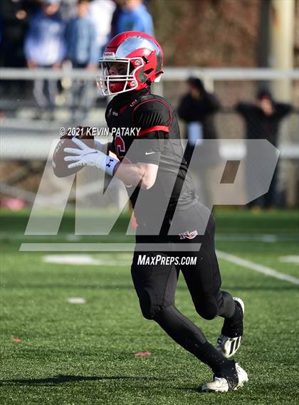Thumbnail 1 in Darien @ New Canaan (CIAC Class LL Semifinal) photogallery.