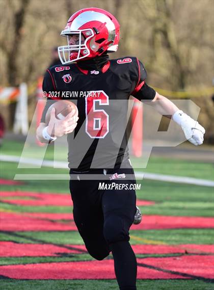 Thumbnail 3 in Darien @ New Canaan (CIAC Class LL Semifinal) photogallery.