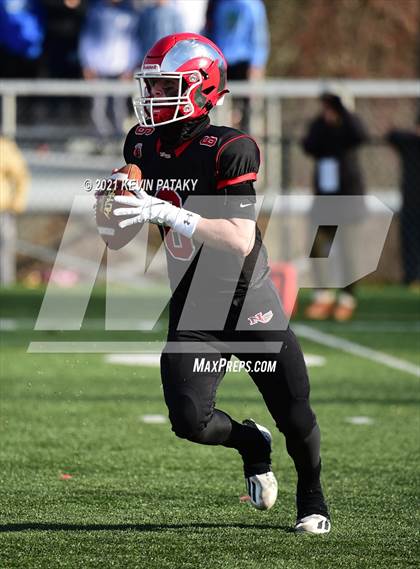 Thumbnail 3 in Darien @ New Canaan (CIAC Class LL Semifinal) photogallery.