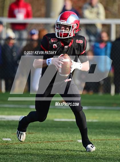 Thumbnail 3 in Darien @ New Canaan (CIAC Class LL Semifinal) photogallery.