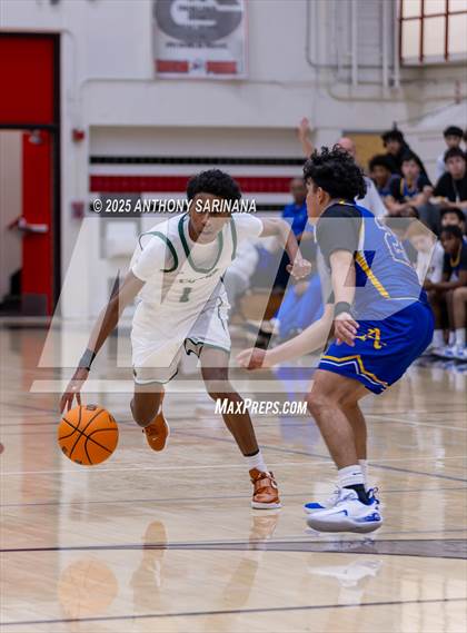 Thumbnail 1 in Bishop Amat vs. Ontario Christian photogallery.