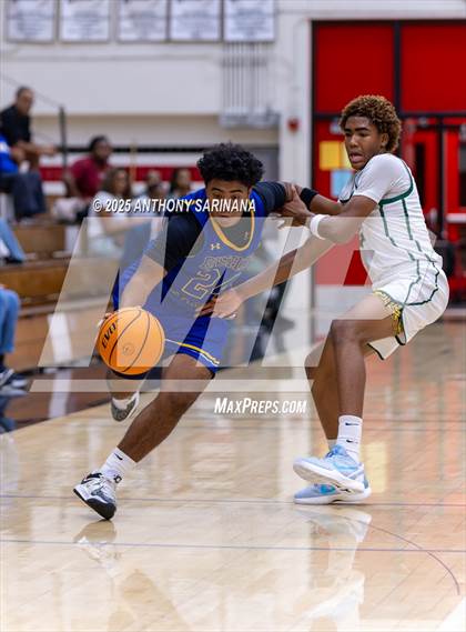 Thumbnail 3 in Bishop Amat vs. Ontario Christian photogallery.