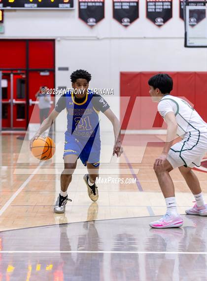 Thumbnail 3 in Bishop Amat vs. Ontario Christian photogallery.