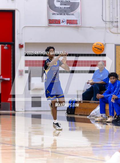 Thumbnail 2 in Bishop Amat vs. Ontario Christian photogallery.