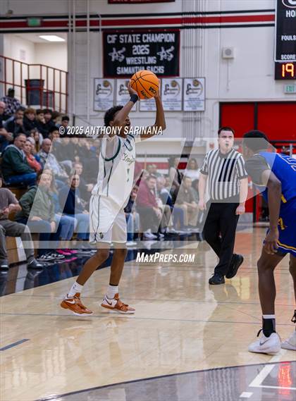 Thumbnail 1 in Bishop Amat vs. Ontario Christian photogallery.