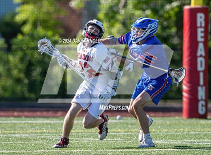Thumbnail 1 in Reading Memorial (MIAA Division 2 Round of 32) photogallery.