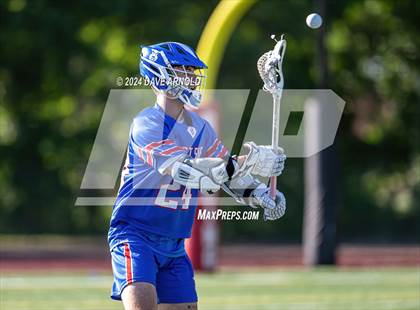 Thumbnail 3 in Reading Memorial (MIAA Division 2 Round of 32) photogallery.