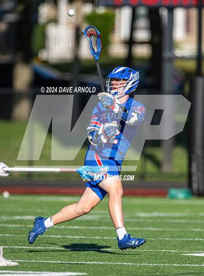 Thumbnail 2 in Reading Memorial (MIAA Division 2 Round of 32) photogallery.