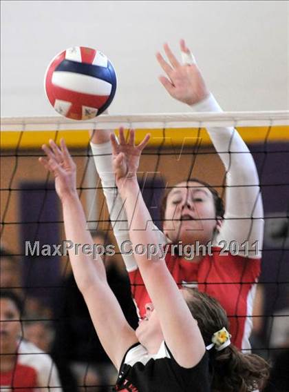 Thumbnail 1 in Redlands East Valley vs. Lakewood (2010 Durango Fall Classic) photogallery.