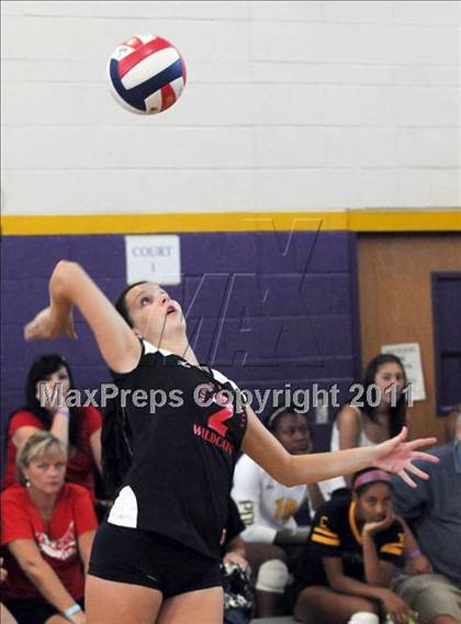 Thumbnail 2 in Redlands East Valley vs. Lakewood (2010 Durango Fall Classic) photogallery.
