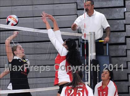 Thumbnail 3 in Redlands East Valley vs. Lakewood (2010 Durango Fall Classic) photogallery.
