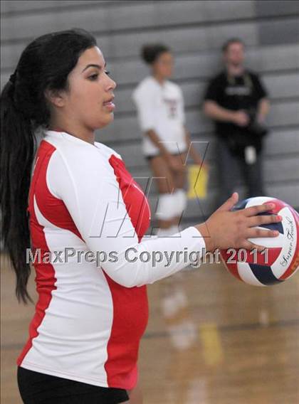 Thumbnail 3 in Redlands East Valley vs. Lakewood (2010 Durango Fall Classic) photogallery.