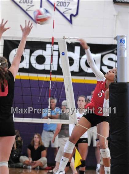 Thumbnail 3 in Redlands East Valley vs. Lakewood (2010 Durango Fall Classic) photogallery.