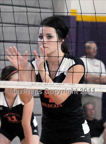 Thumbnail 1 in Redlands East Valley vs. Lakewood (2010 Durango Fall Classic) photogallery.