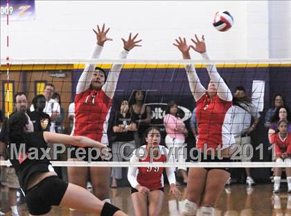 Thumbnail 2 in Redlands East Valley vs. Lakewood (2010 Durango Fall Classic) photogallery.