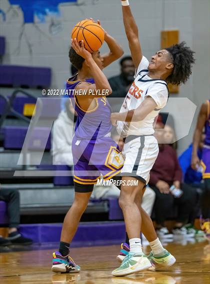 Thumbnail 2 in Jack Britt vs South View (Cumberland County Holiday Classic) photogallery.