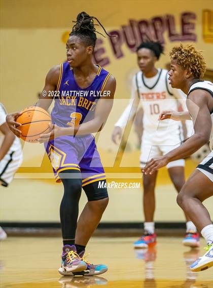Thumbnail 3 in Jack Britt vs South View (Cumberland County Holiday Classic) photogallery.
