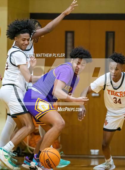 Thumbnail 1 in Jack Britt vs South View (Cumberland County Holiday Classic) photogallery.