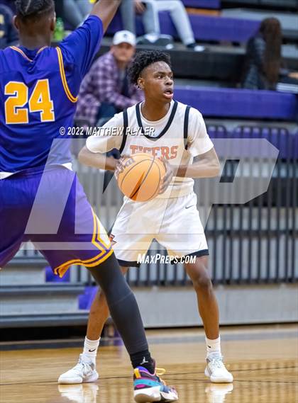 Thumbnail 3 in Jack Britt vs South View (Cumberland County Holiday Classic) photogallery.