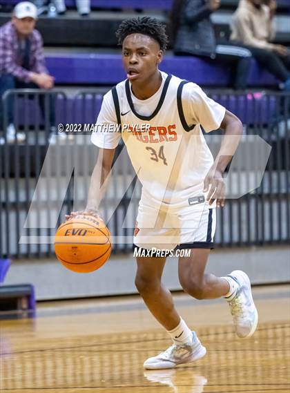 Thumbnail 2 in Jack Britt vs South View (Cumberland County Holiday Classic) photogallery.