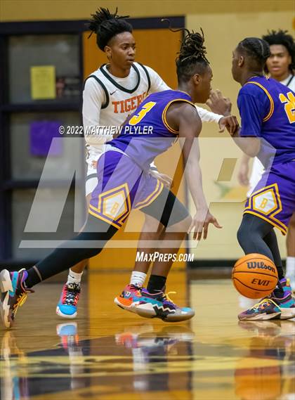 Thumbnail 1 in Jack Britt vs South View (Cumberland County Holiday Classic) photogallery.