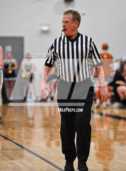 Thumbnail 2 in Lake Creek vs Ellison (UIL 5A Reg III Bi-District) photogallery.