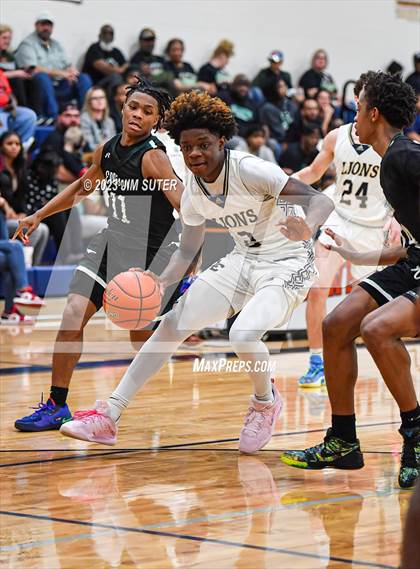 Thumbnail 2 in Lake Creek vs Ellison (UIL 5A Reg III Bi-District) photogallery.