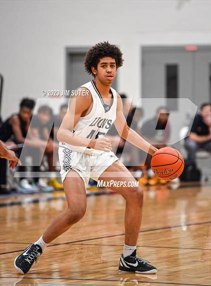 Thumbnail 1 in Lake Creek vs Ellison (UIL 5A Reg III Bi-District) photogallery.