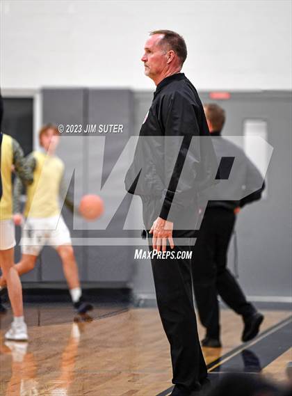 Thumbnail 2 in Lake Creek vs Ellison (UIL 5A Reg III Bi-District) photogallery.